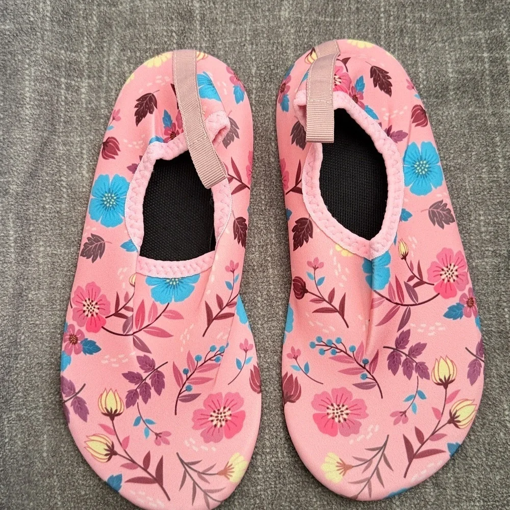 Brand new NWT Kids' Pink Floral Water Shoes size 3.5-4